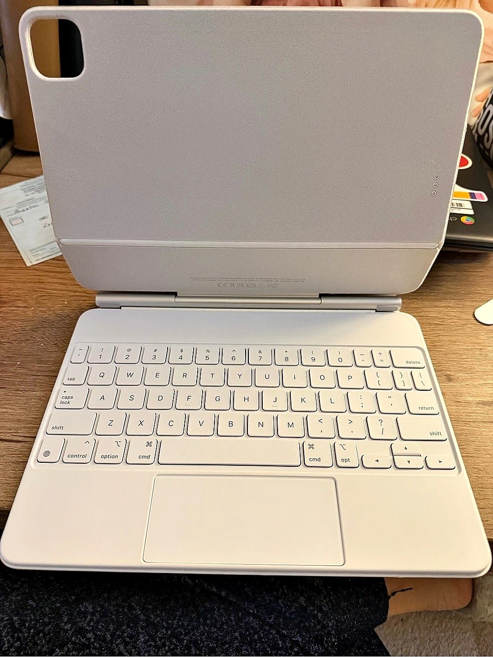 Apple Magic Keyboard for iPad Pro 11-inch / iPad Air White

Model A2261 EMC 3532